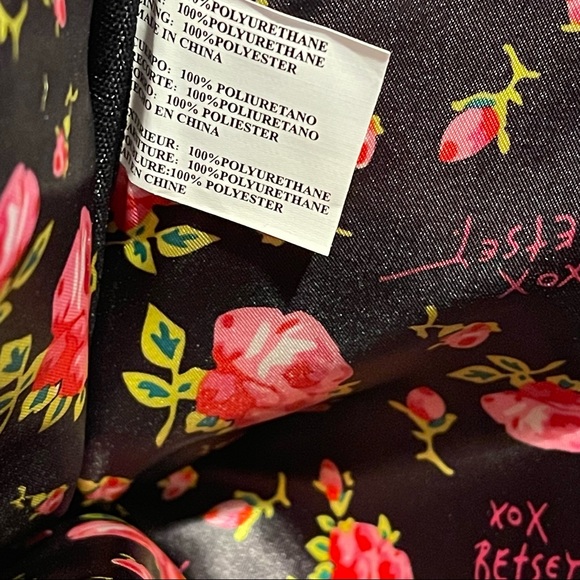 Betsey Johnson Pink and Cream Padded Wristlet Cosmetics Tote LOVE w/Rose Lining - Picture 6 of 7